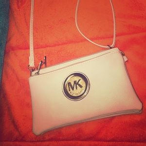 Michael Khors Purse (light pink)